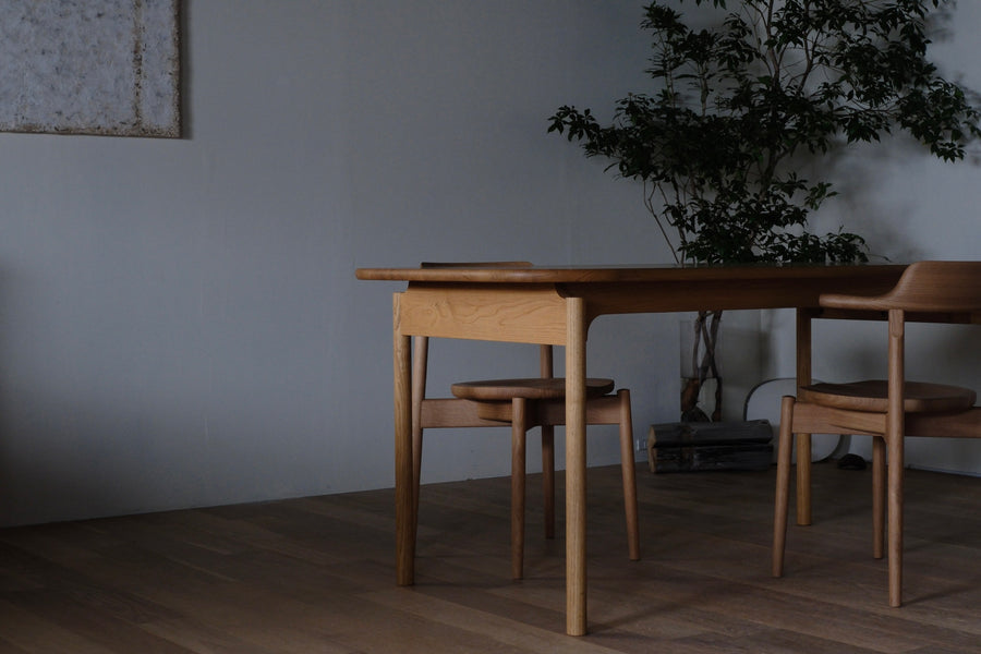 Olim dining table