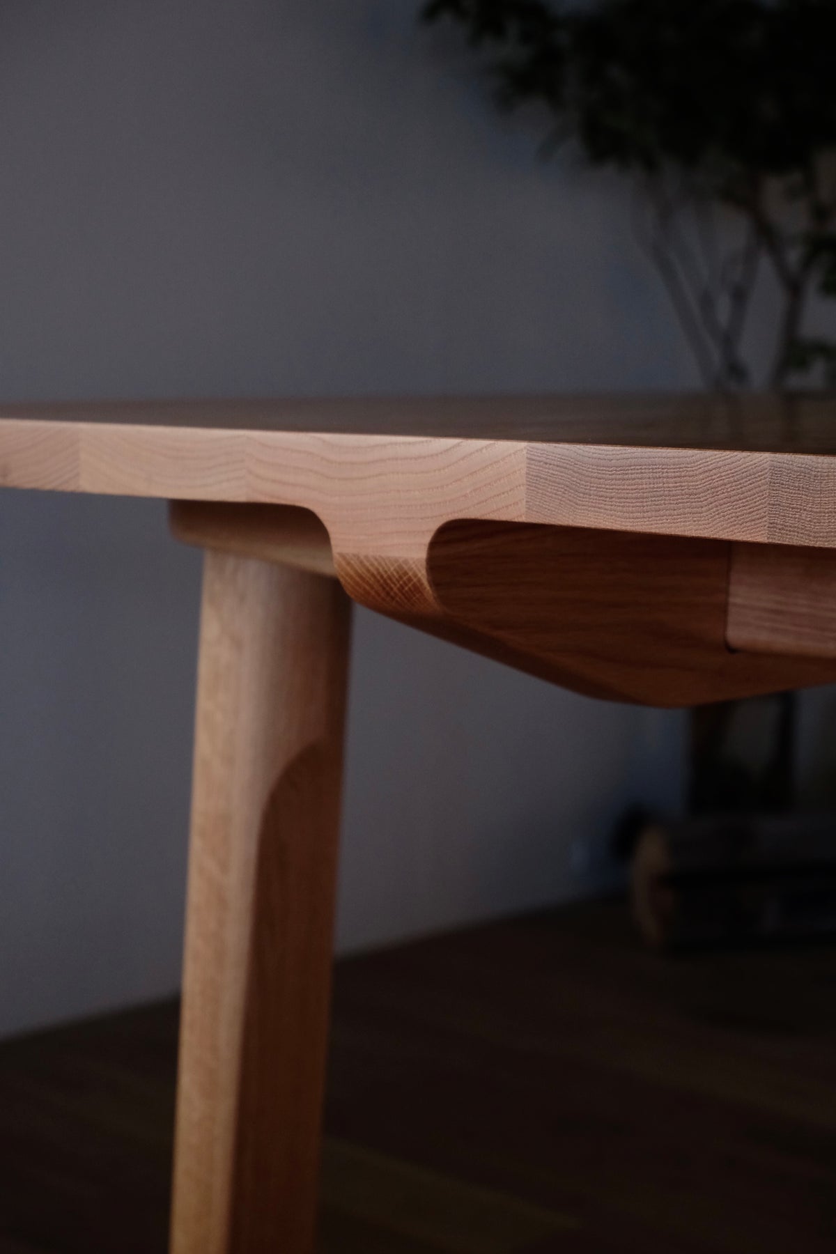 Beam dining table