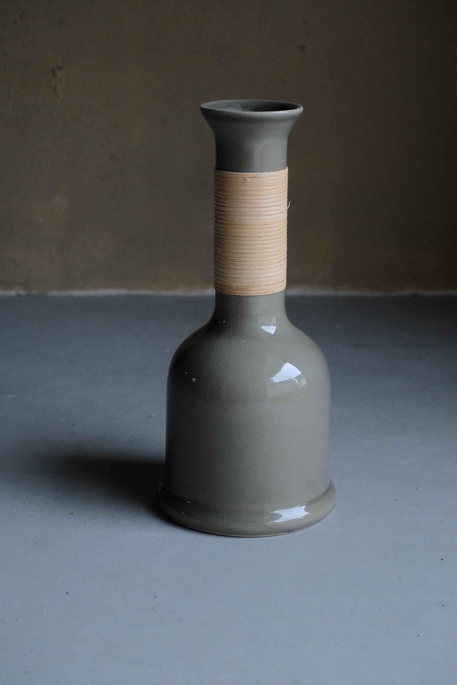 JUGLING VASE | gray